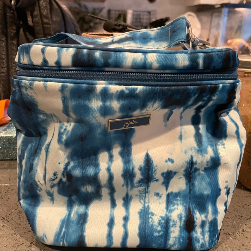 Ju-Ju-Be Blue and White Patterned Bag
